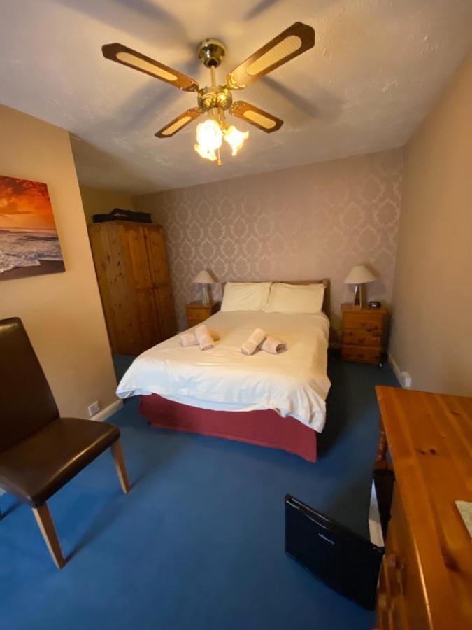 Hotel The Copley Arms Looe Habitación foto