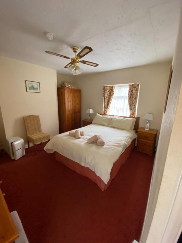 Hotel The Copley Arms Looe Habitación foto
